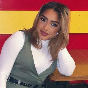 Meet your Posher, Yohanna